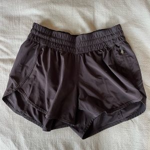 Lulu lemon tracker lined 4’ short